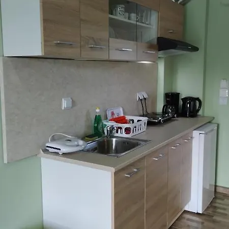 Ξενοδοχείο με διαμερίσματα Persefoni & Mezonetes Τορώνη