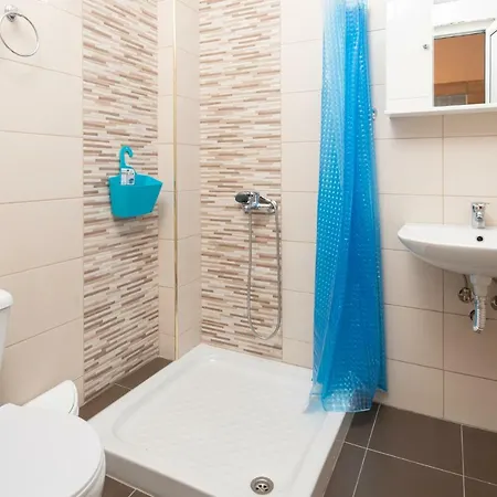 Ξενοδοχείο με διαμερίσματα Persefoni & Mezonetes