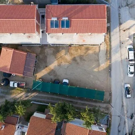 Persefoni & Mezonetes Aparthotel