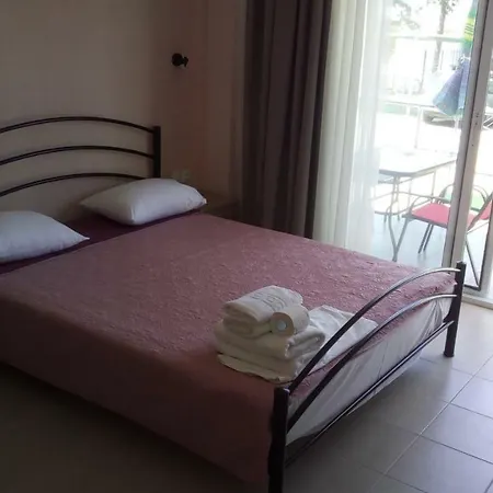 Persefoni & Mezonetes Aparthotel 3*