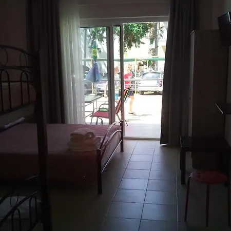 Persefoni & Mezonetes Apartahotel Toroni